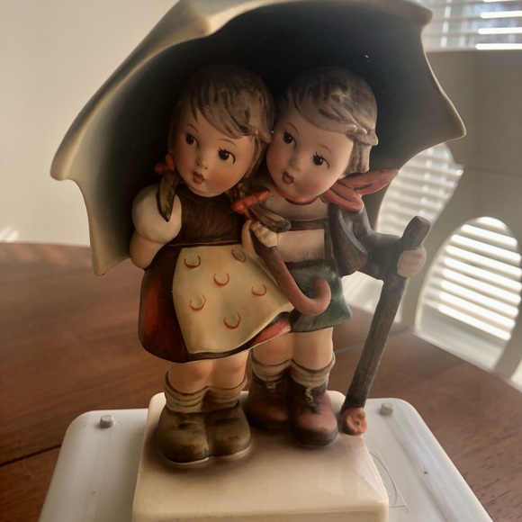 💥🎁💥Hummel Figurine💥🎁💥